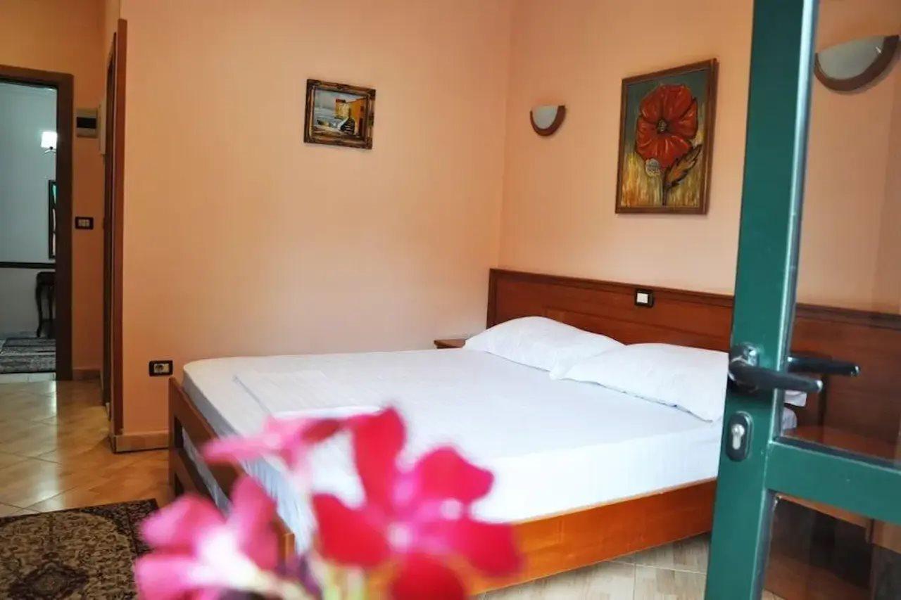 Lugano Hotel ティラナ エクステリア 写真