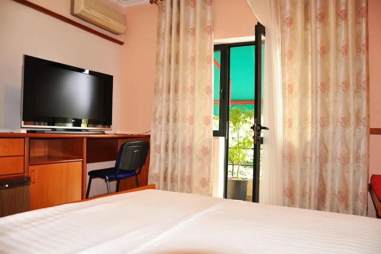 Lugano Hotel ティラナ エクステリア 写真